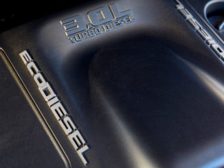 Motorabdeckung eines Dreiliter Ecodiesels in einem 2015er Ram 1500.
